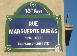 Nome de rua em homenagem à escritora e cineasta, em Paris