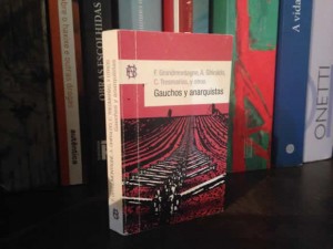 Gauchos y anarquistas, um dos títulos da coleção