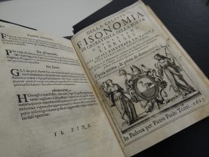 Reprodução de páginas do livro Della fisonomia dell huomo del signor Gio, pertencente à Biblioteca Central da PUCRS.